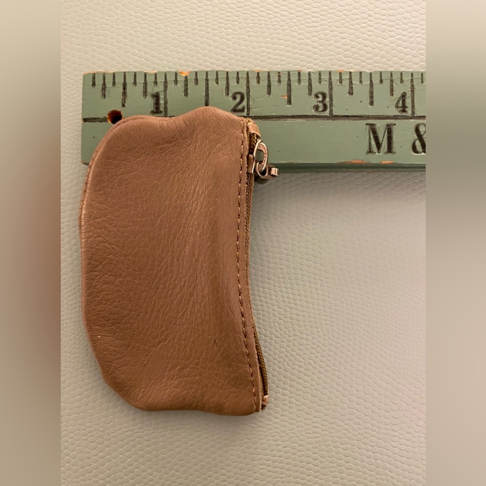 Vintage Tan Leather Coin Change Zippered Purse - Picture 3 of 5